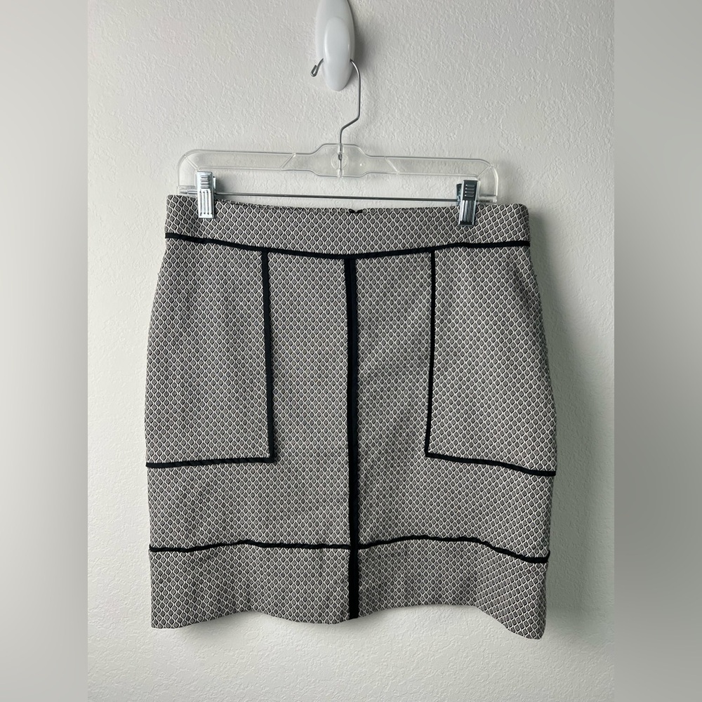 Amanda & Chelsea Black & White Pattern Black Ribbon Detail Mini Pencil Skirt